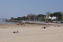 One end of an expansive beach.

"Campsite Bois Soleil

France - Poitou-Charentes - St Georges de Didonne"