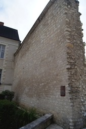 What remains of Saint Aignan's medieval Fortifications