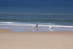 Not too many waves to surf at Biscarrosse Plage