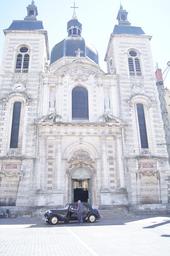 A Wedding car in Chalon-sur-Saône